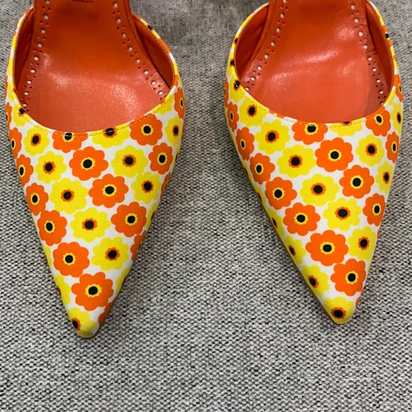 Manolo Blahnik Carolyne Kitten-Heel Halter Pumps - Picture 3 of 10